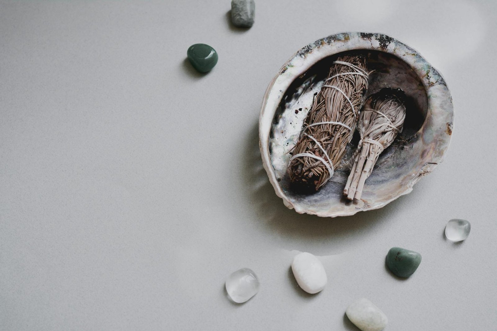 Từ SBTI đến gợi ý Tarot: cách chúng tôi ghép mô hình với lá bài